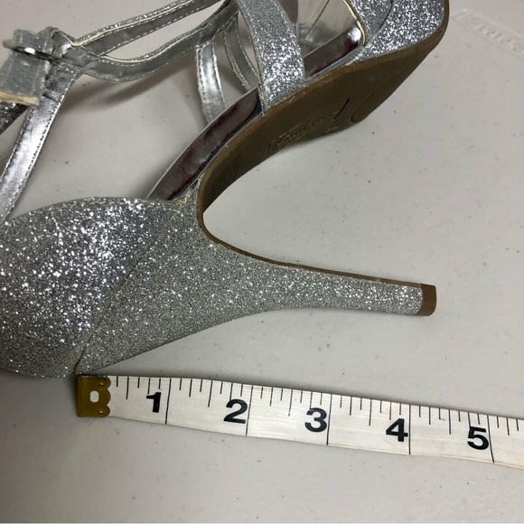 FIONI Night Women's Silver Metallic Glitter Strappy
platform Heels Size 8 EUC - Picture 7 of 10